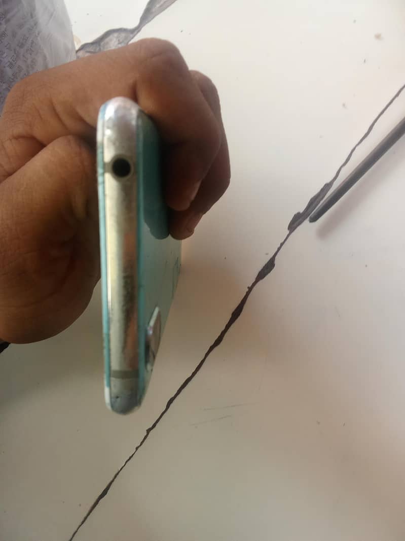 Sharp Aquos R2 1