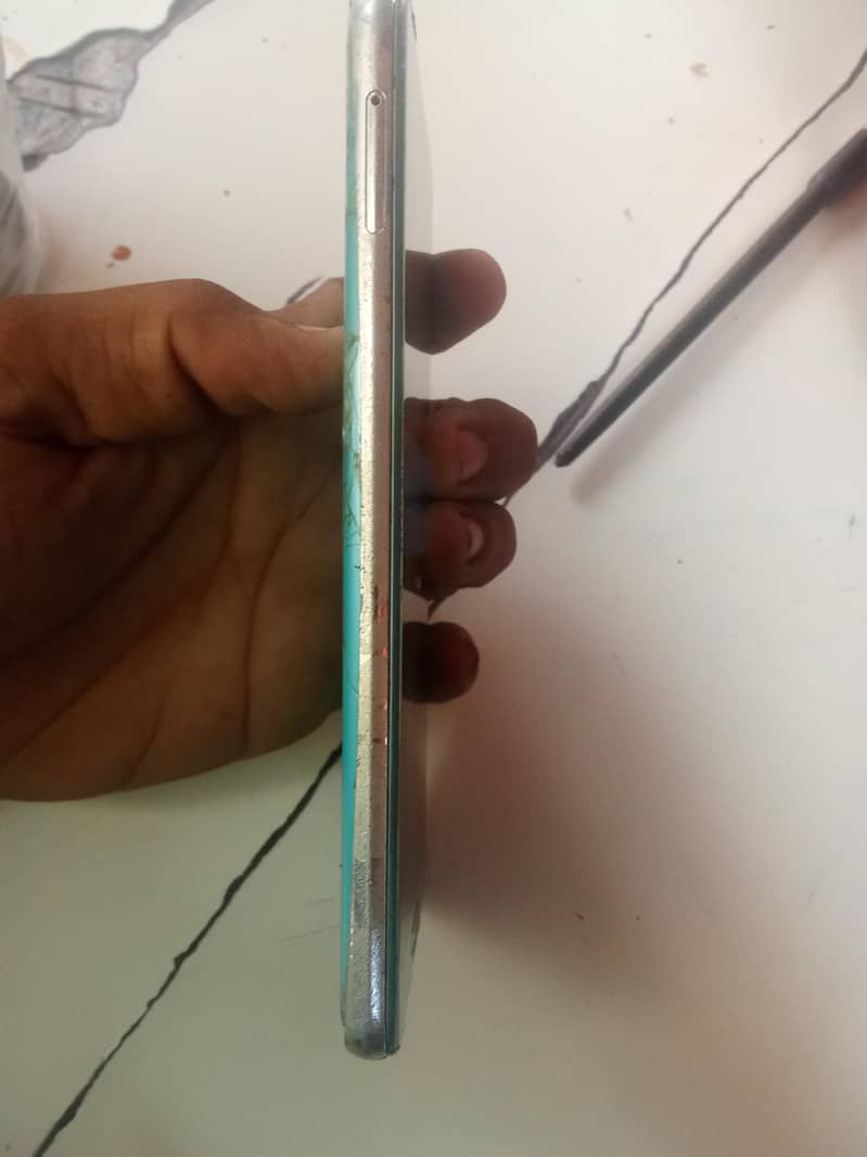 Sharp Aquos R2 2
