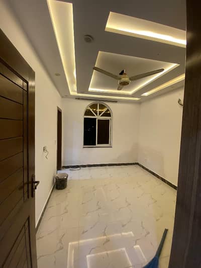 5 Marla Flat For Rent