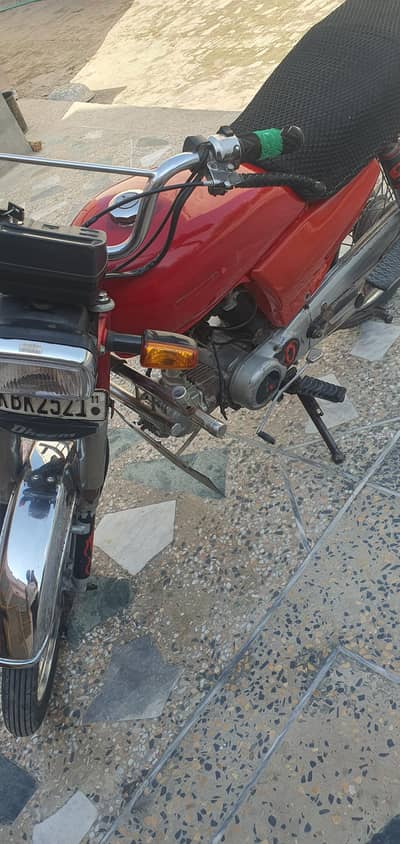 Yamaha dhoom 70cc 2011modal i good condition for urgent sell