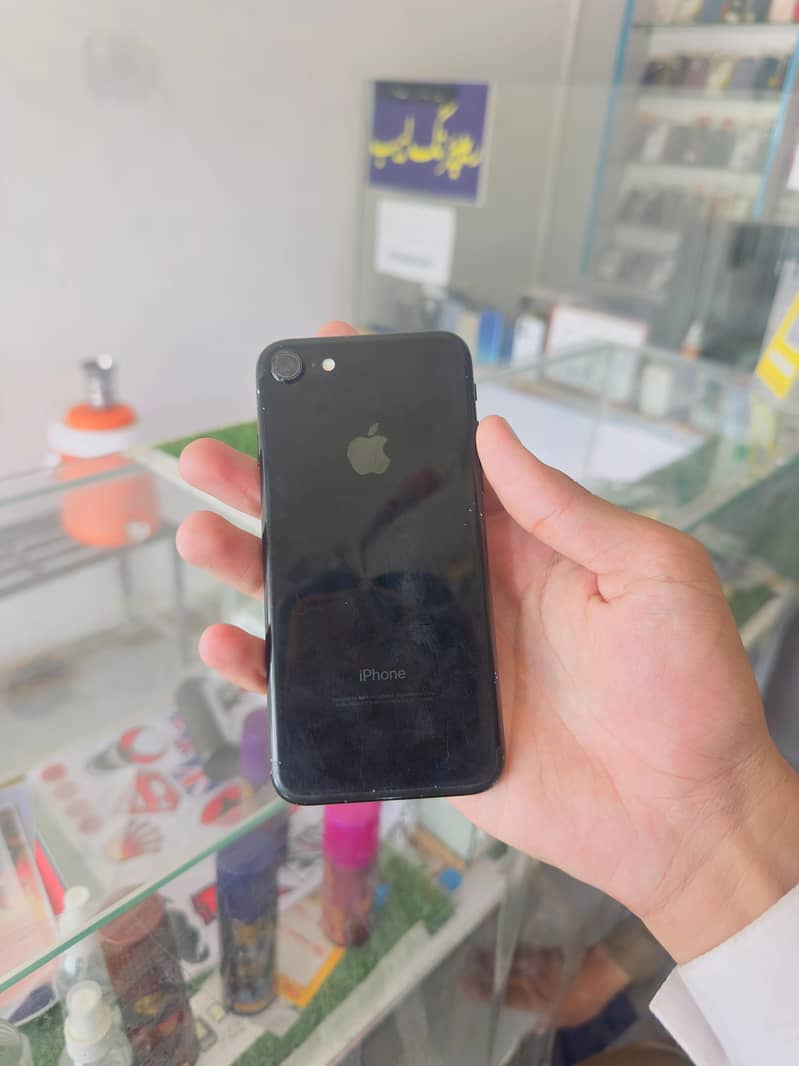 Apple iPhone 7 3