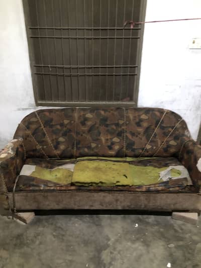 Sofa 3 seater or 1 seater sofa condition 10 / 4 poshish sa thk hoga