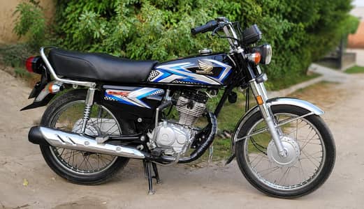 Honda 125CG (Condition lush new 25 model)
