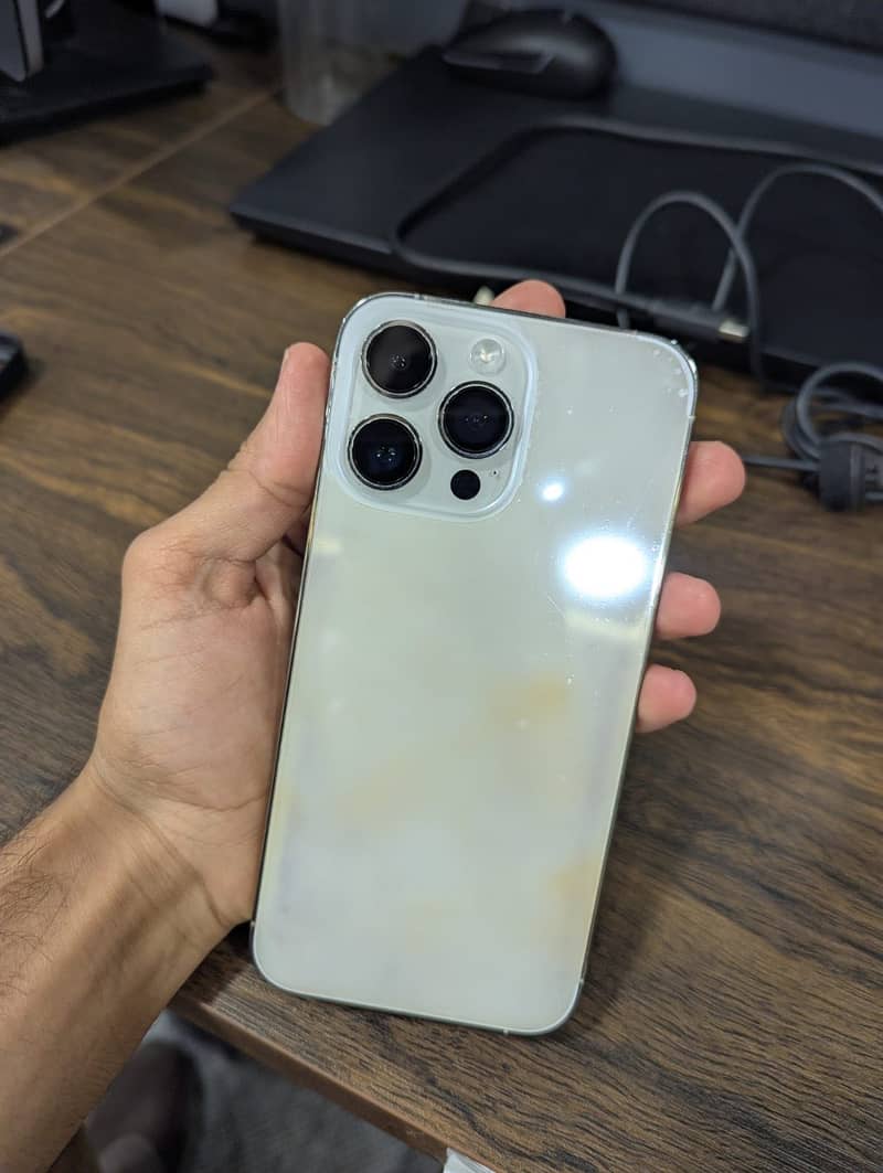 Apple iPhone 14 Pro Max 1