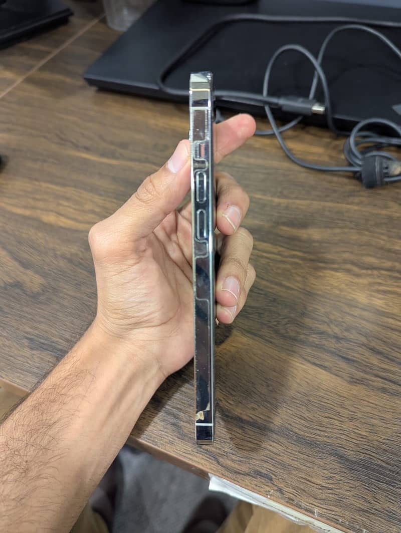Apple iPhone 14 Pro Max 4