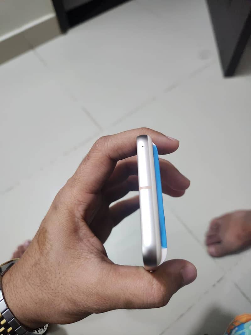 Google Pixel 8 4