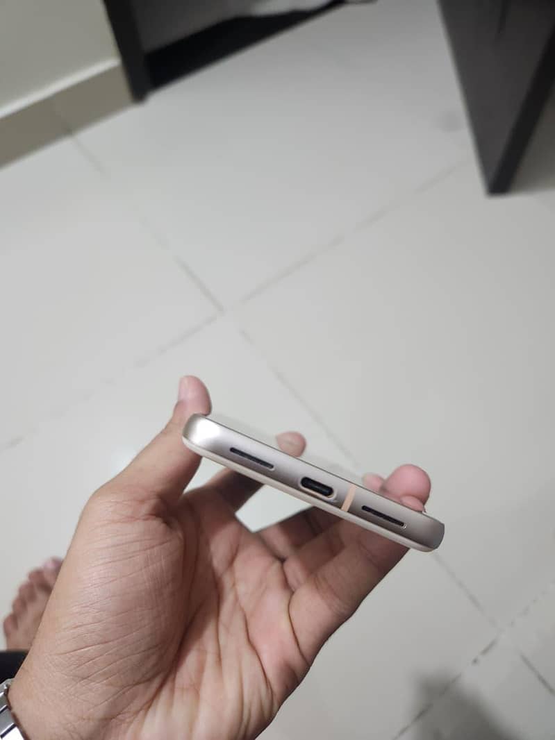 Google Pixel 8 6