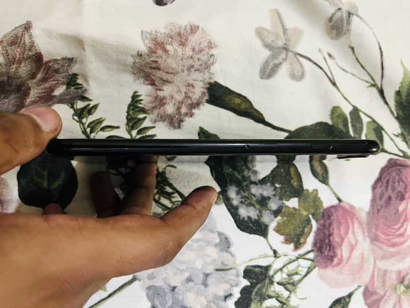 Apple iPhone 7 Plus 5