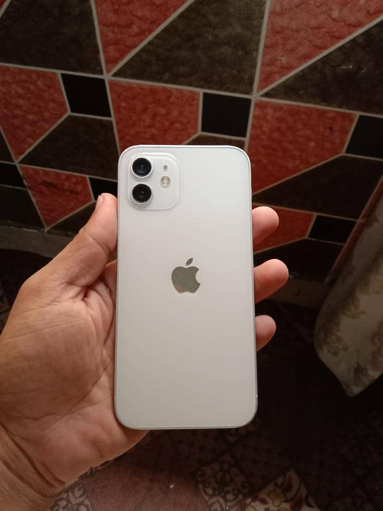 Apple iPhone 12 4