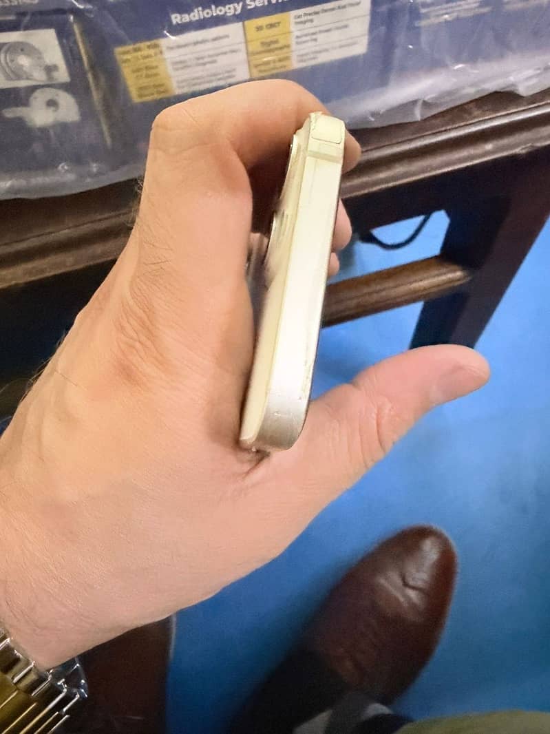 Apple iPhone 13 3