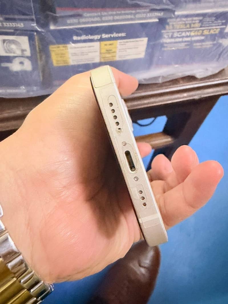 Apple iPhone 13 5