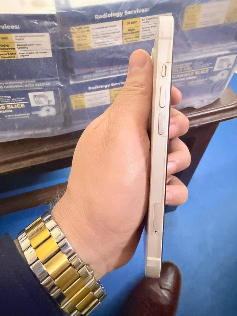 Apple iPhone 13 7