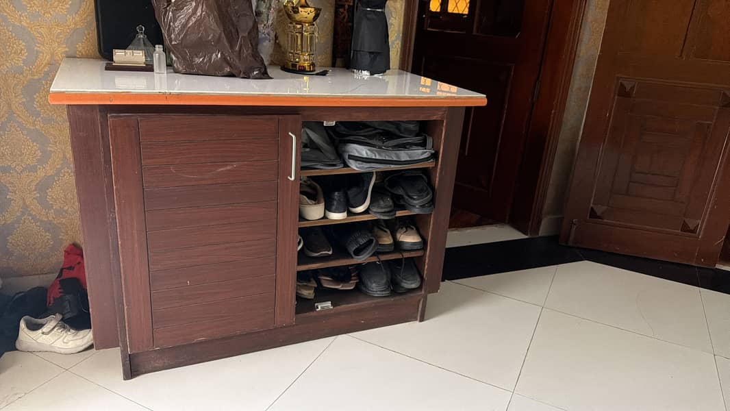 Self table with marble top 0