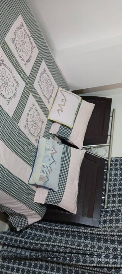 bed 6 × 5 (With mattress)
