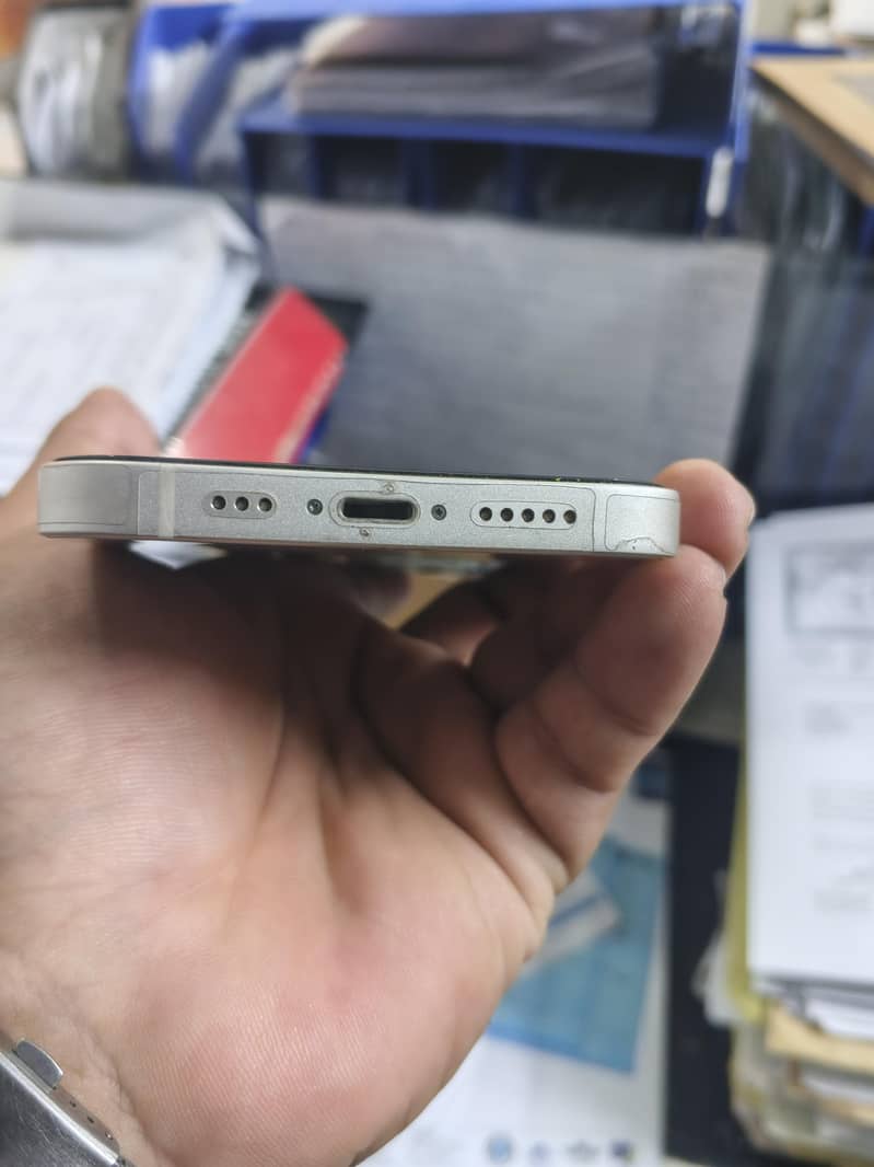 Apple iPhone 13 3