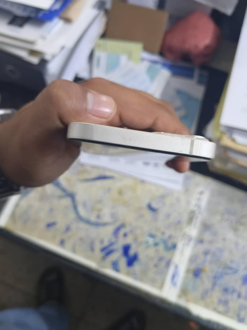 Apple iPhone 13 4