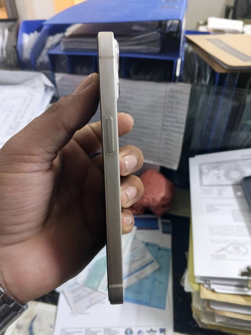 Apple iPhone 13 5