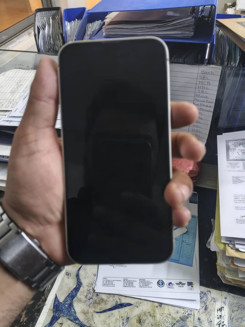 Apple iPhone 13 6