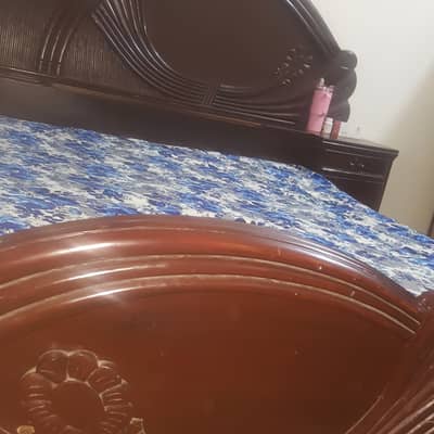 Bed with mirror
