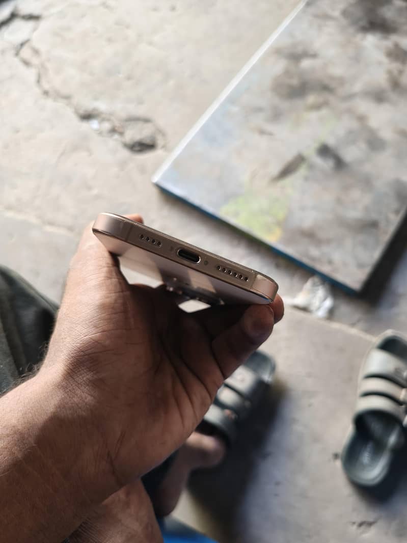 Apple iPhone 16 Pro Max 3