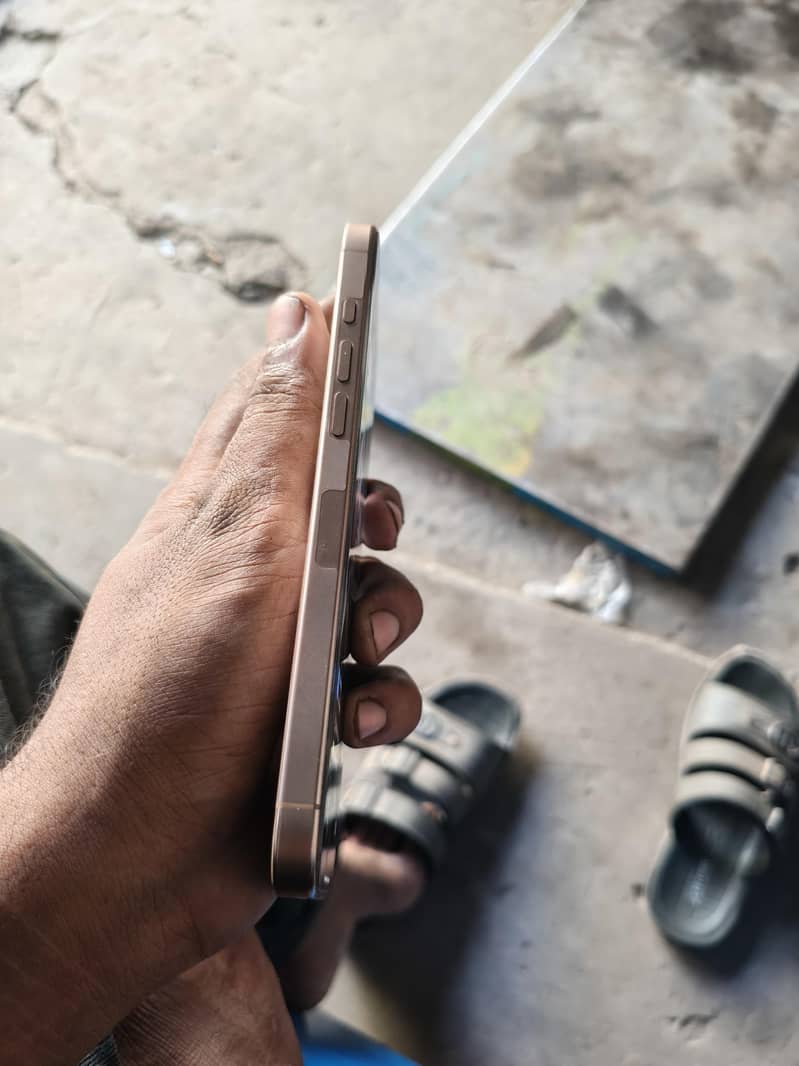 Apple iPhone 16 Pro Max 5