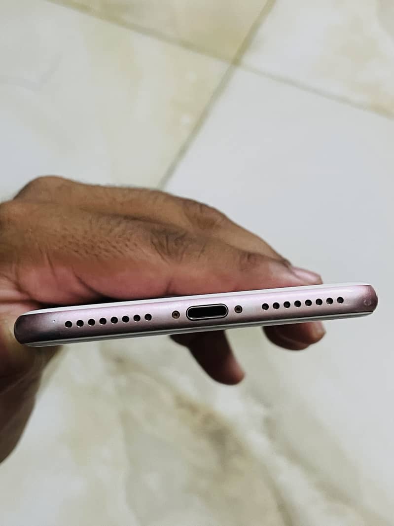 Apple iPhone 7 Plus 6