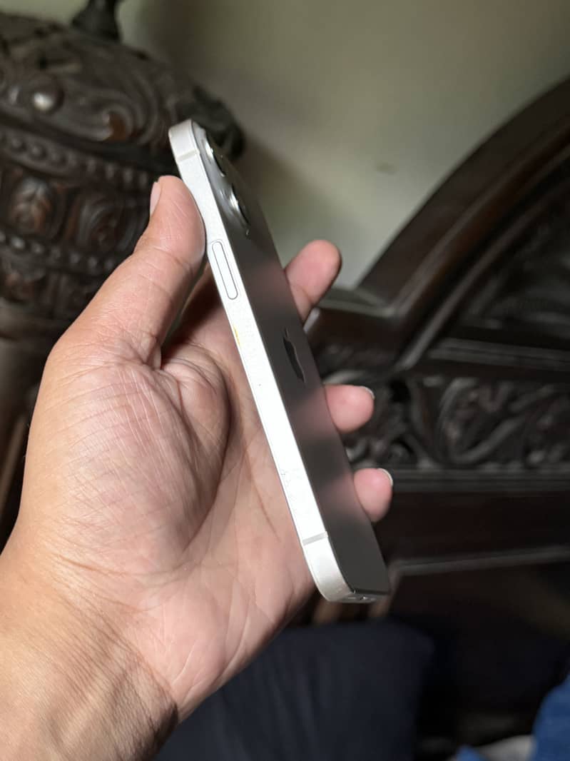 Apple iPhone 13 2