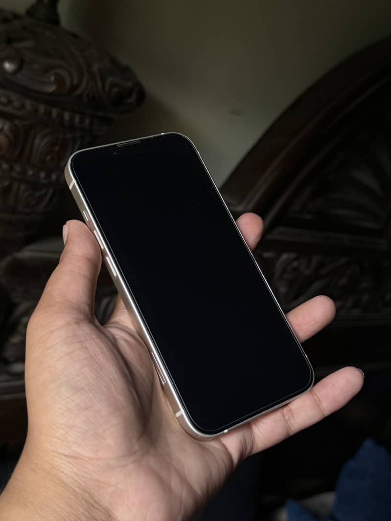 Apple iPhone 13 4