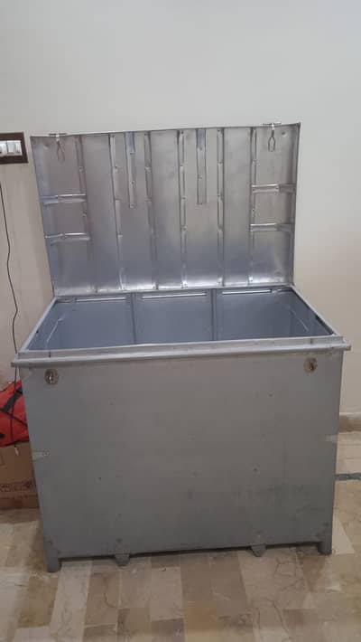 Iron Trunk / Sandooq / Petti