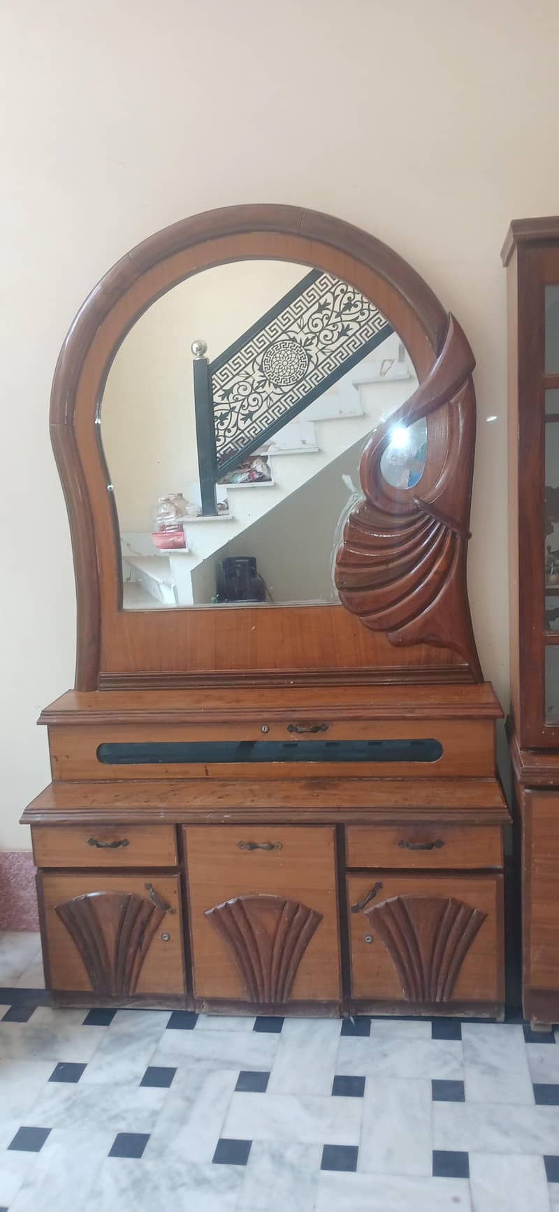show case and dressing table 1