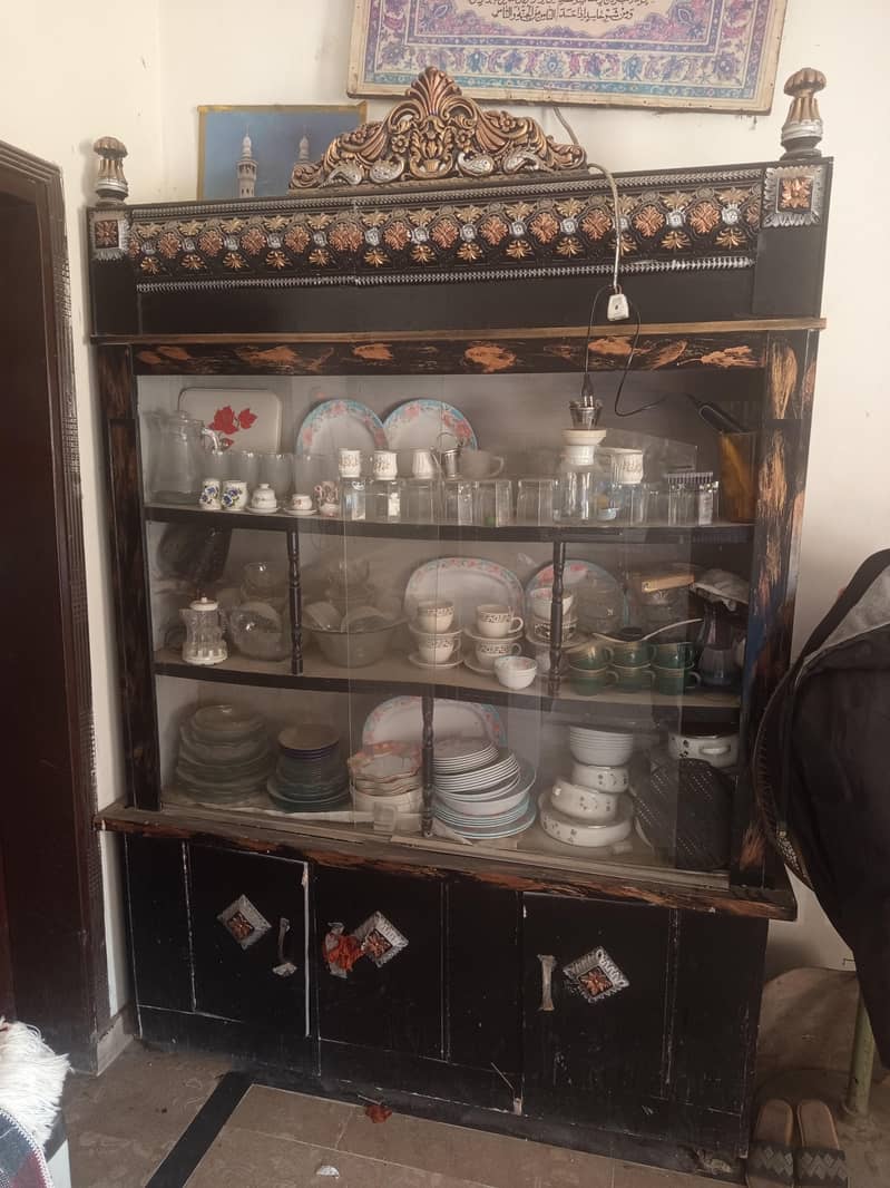 showcase and dressing table 0