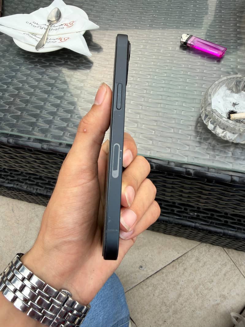 Apple iPhone 13 6