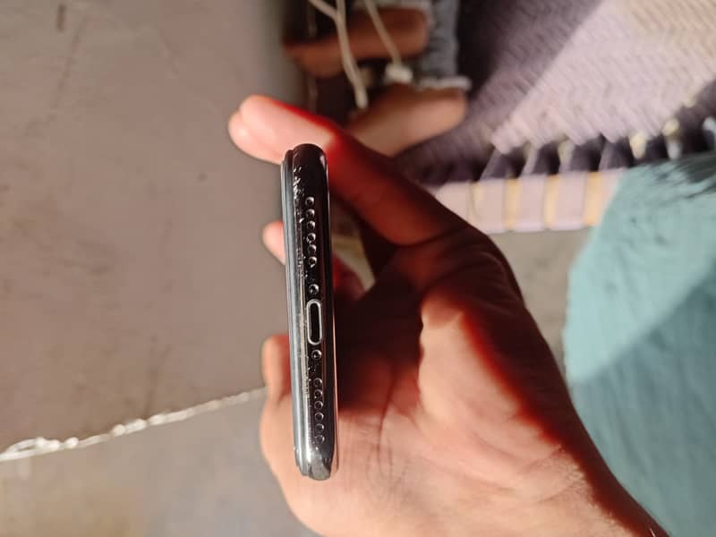 Apple iPhone X 4