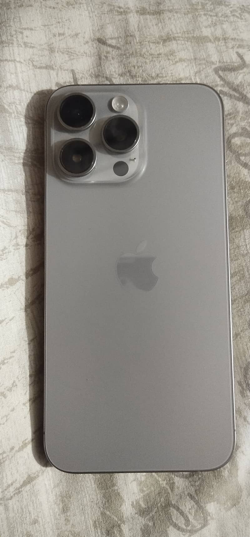 Apple iPhone 15 Pro Max 2