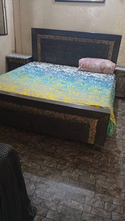 iam salling doubles bed with 2 side table without mattress urgently