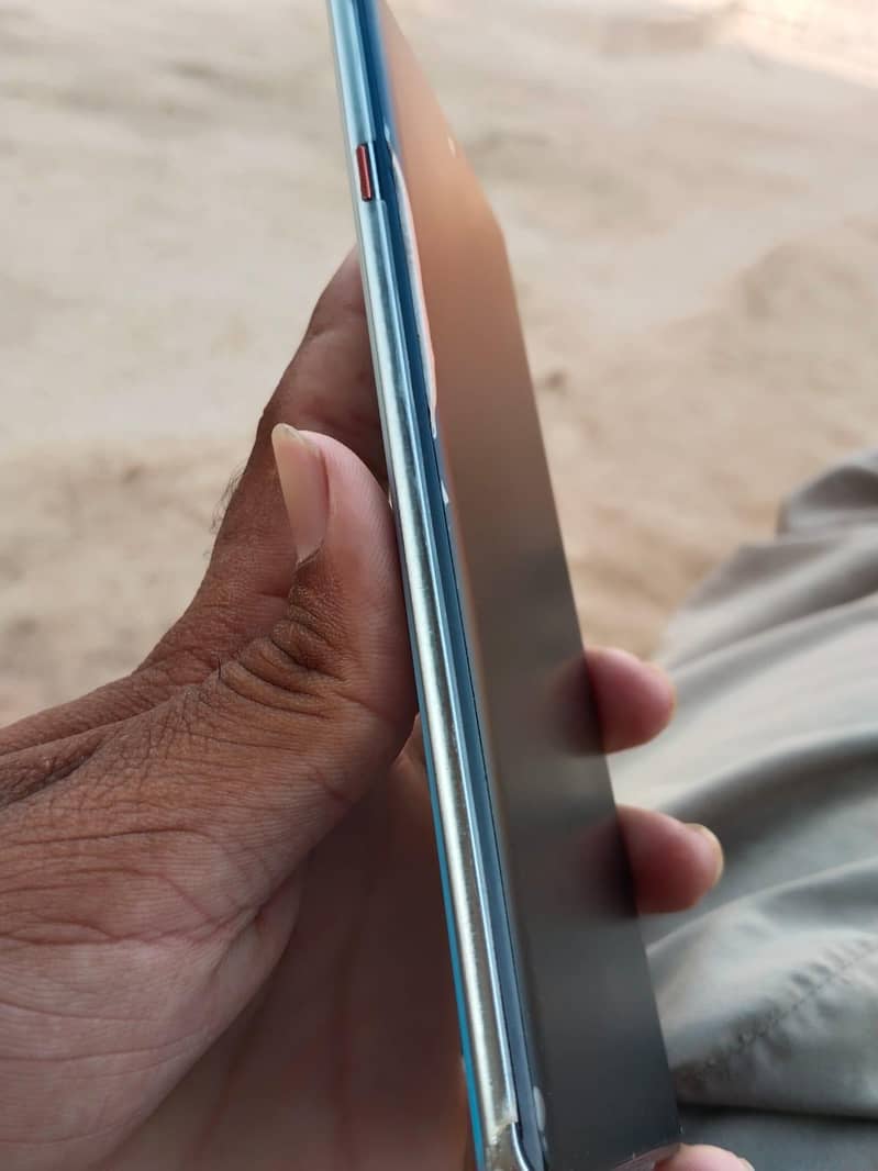 Tecno CAMON 40 Pro 4