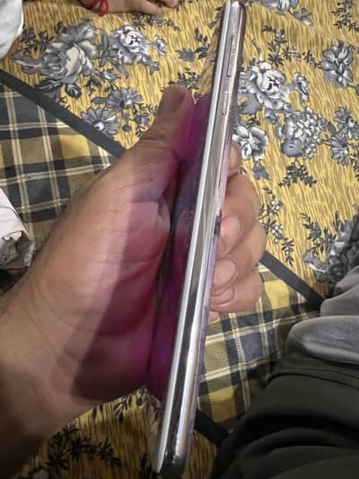 Sharp Aquos R2