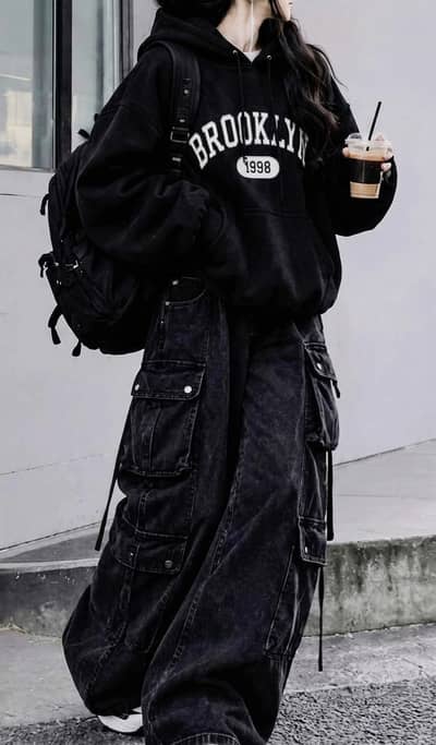Baggy Jeans / Oversized Shirt / Streetwear Outfit / Wide Leg Jeans /