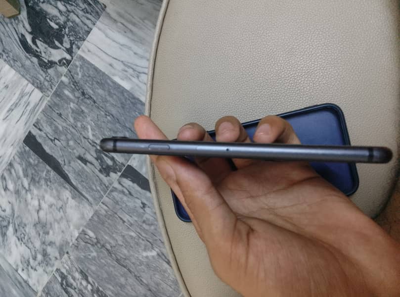 Apple iPhone 8 1