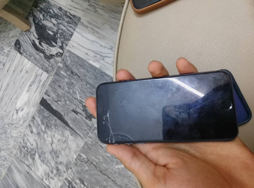 Apple iPhone 8 3