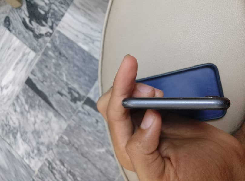 Apple iPhone 8 4