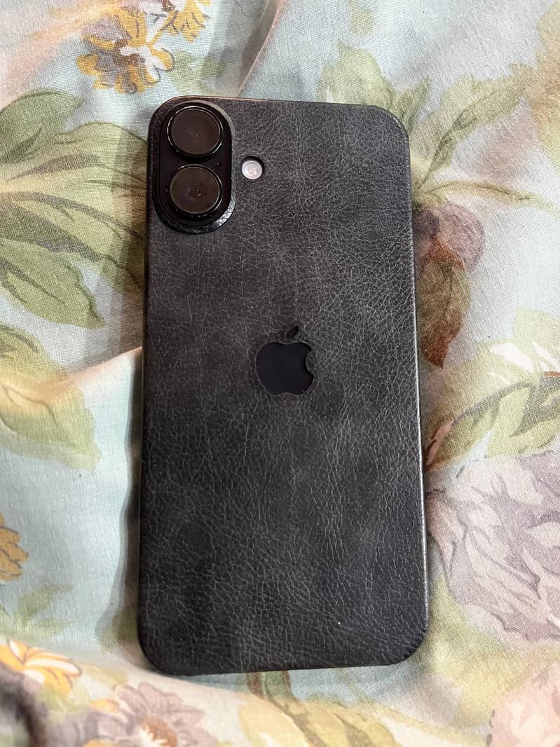 Apple iPhone 16 Plus 0