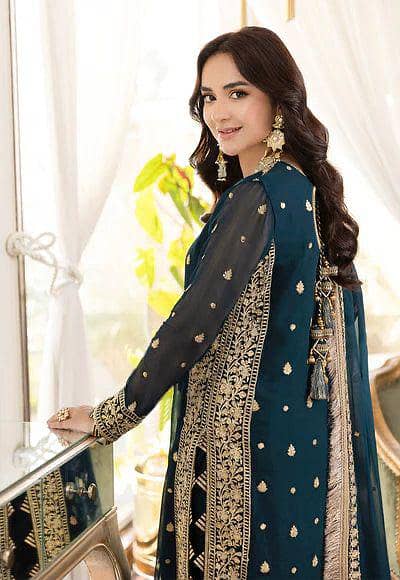 Asim Jofa Replica Chiffon 3 Piece Unstitched Suit – Rs. 4500