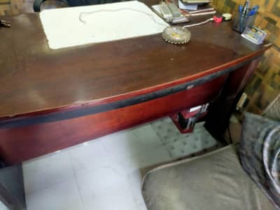 cumpter table our chair