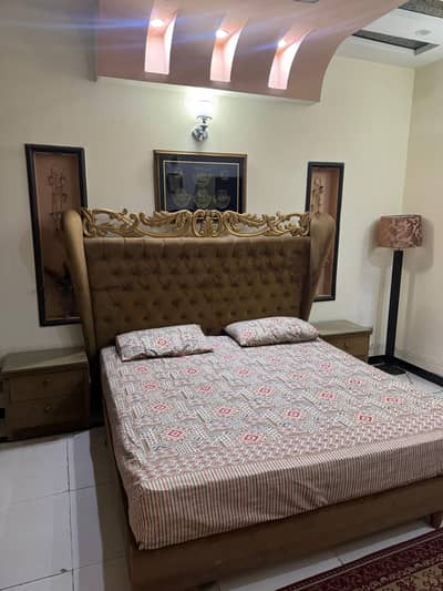 king bed with side tables