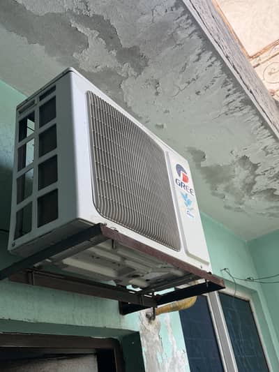 Gree 1 ton ac 2 year used