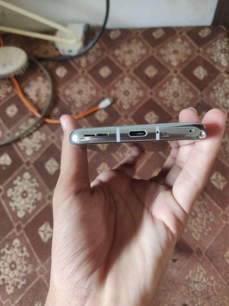 One Plus 9 Pro 6