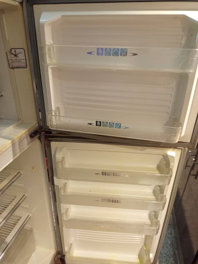 Medium fridge used 12 cft 2