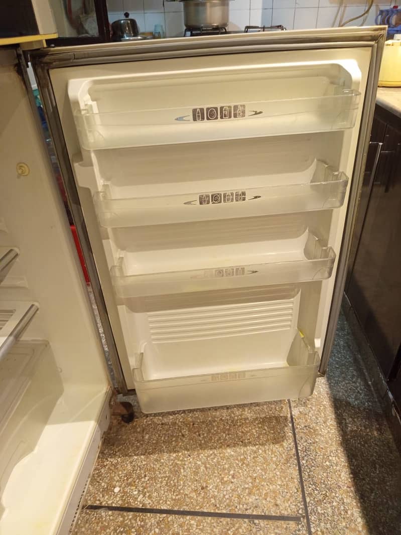 Medium fridge used 12 cft 4