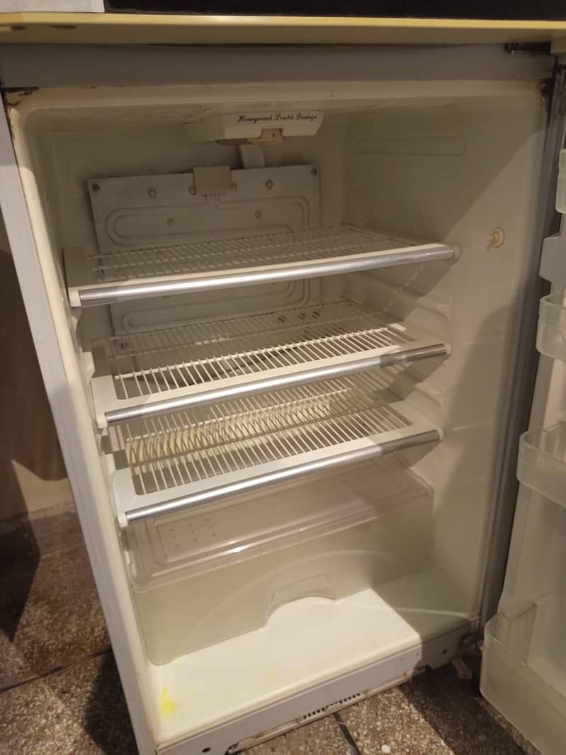 Medium fridge used 12 cft 5
